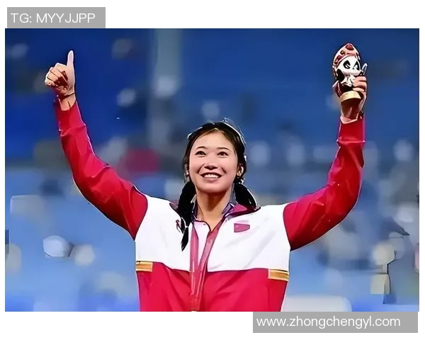 打败吴艳妮夺金！揭秘28岁黑马爆冷：跟三级跳远教练苦练4年蜕变